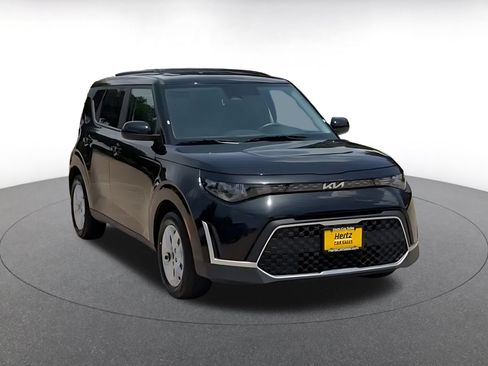 Used 2025 Kia Soul LX w/ LX Technology Package FWD image 3