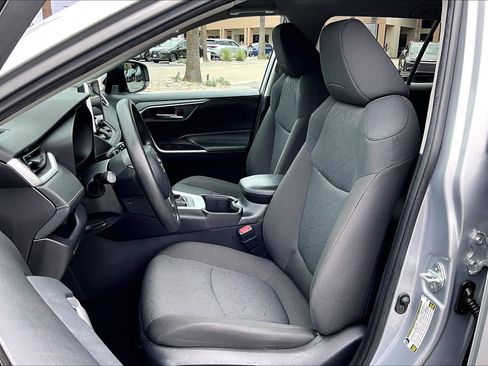 Used 2024 Toyota RAV4 XLE AWD/4WD image 7