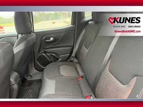 Used 2023 Jeep Renegade Latitude AWD/4WD image 8