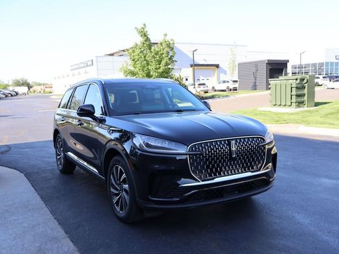 Used 2025 Lincoln Aviator AWD image 1