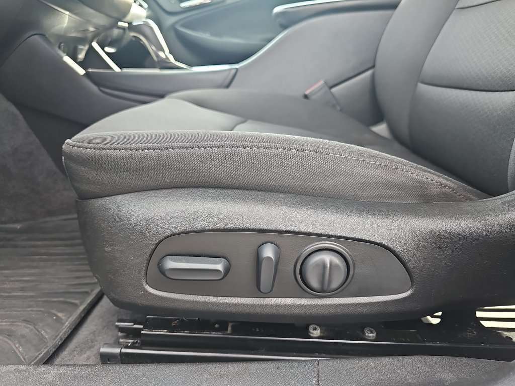 Used 2018 Chevrolet Malibu LT FWD image 26