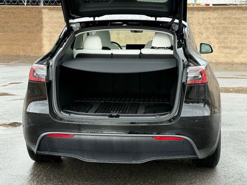 Used 2025 Tesla Model Y Performance image 13