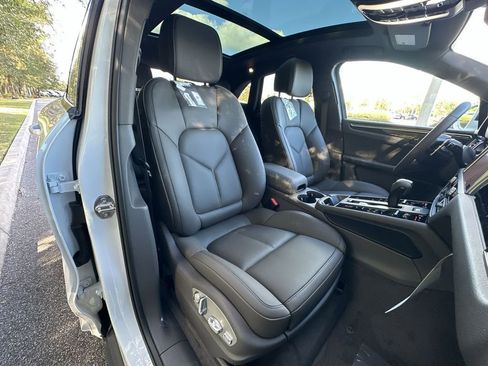 Used 2026 Porsche Macan AWD/4WD image 21