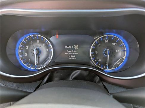 Used 2017 Chrysler Pacifica Limited w/ UConnect Theater Package image 13