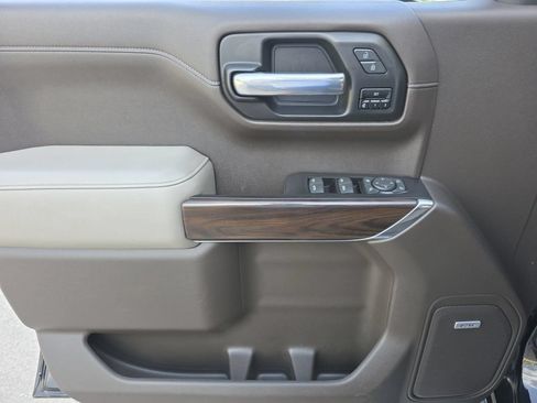 Used 2020 GMC Sierra 1500 SLT RWD image 19