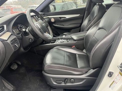 Used 2019 INFINITI QX50 Essential w/ Sensory Package image 10