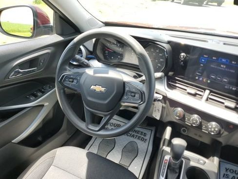 Used 2024 Chevrolet Trax LS w/ LS Convenience Package FWD image 17