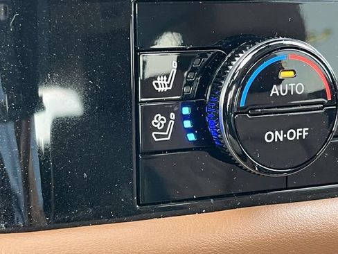 Used 2025 Nissan Pathfinder Platinum FWD image 19