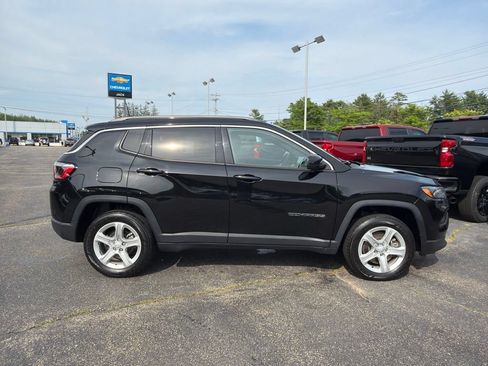 Used 2023 Jeep Compass Latitude w/ Convenience Group AWD/4WD image 9