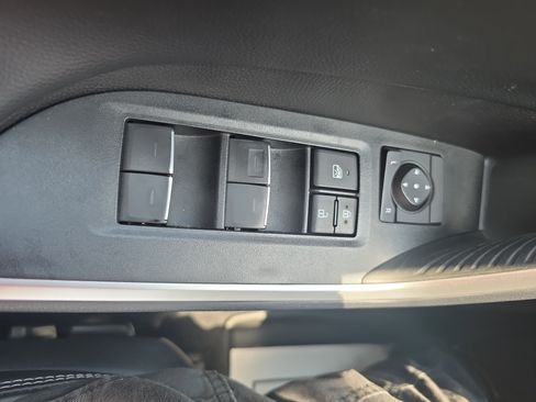Used 2025 Toyota RAV4 Limited AWD/4WD image 26
