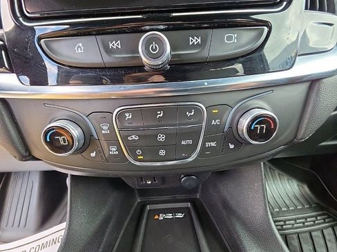 Used 2023 Chevrolet Traverse LT AWD/4WD image 17