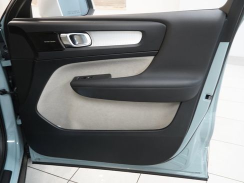 Used 2019 Volvo XC40 T5 Momentum AWD/4WD image 34