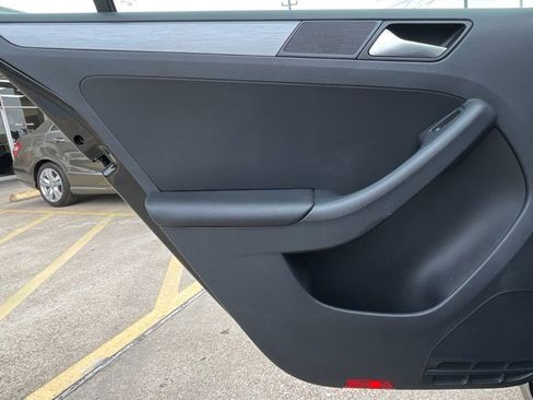 Used 2016 Volkswagen Jetta Sport FWD image 34