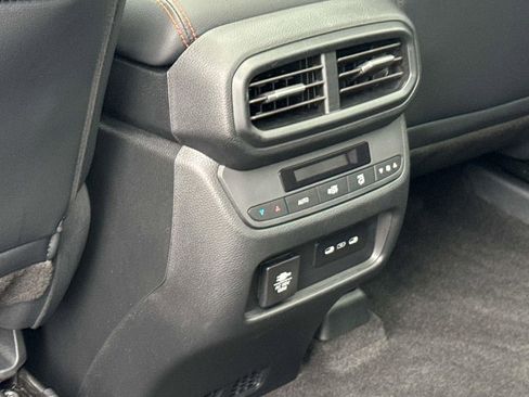 Used 2025 Honda Pilot TrailSport image 19