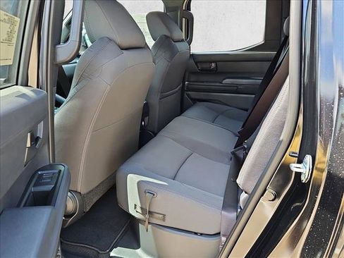 Used 2025 Toyota Tacoma SR5 AWD/4WD image 15