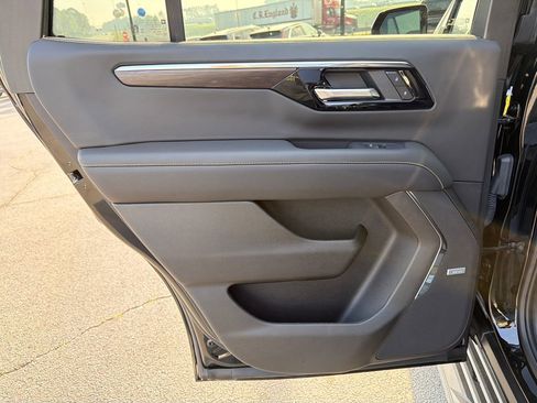 Used 2025 Chevrolet Tahoe Premier RWD image 22