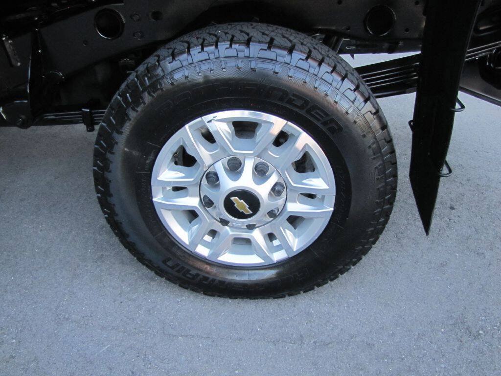 Used 2025 Chevrolet Silverado 2500 LT w/ Convenience Package AWD/4WD image 34