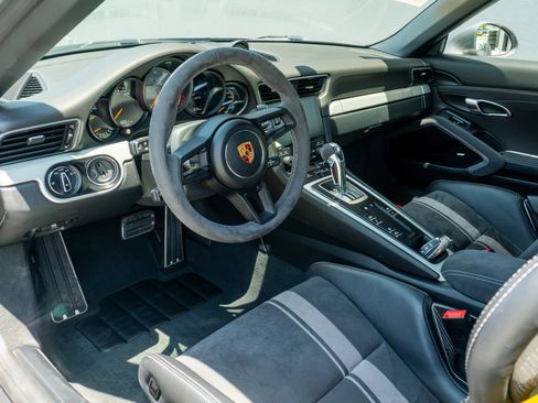 Used 2018 Porsche 911 GT3 RWD image 10