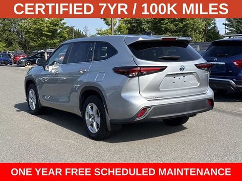 Used 2024 Toyota Highlander LE AWD/4WD image 4