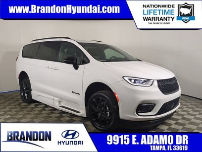 Used 2024 Chrysler Pacifica Touring-L w/ S Appearance Package