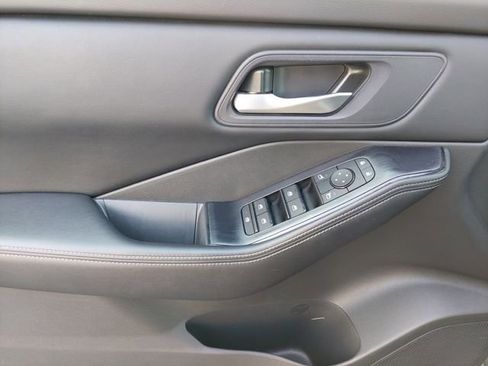 Used 2024 Nissan Rogue SV image 37