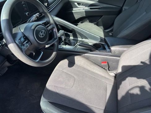 Used 2021 Hyundai Elantra SE FWD image 10