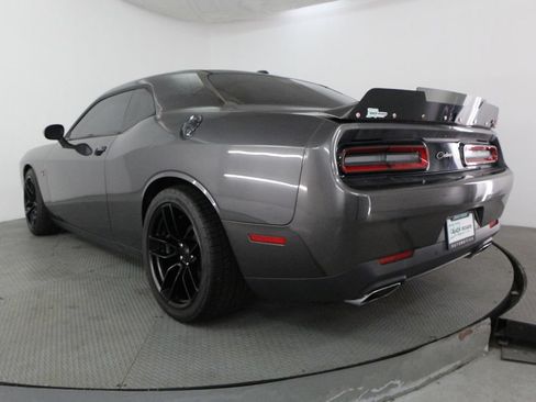 Used 2019 Dodge Challenger R/T w/ Driver Convenience Group RWD image 7