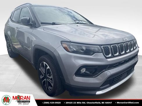 Used 2023 Jeep Compass Limited AWD/4WD image 3