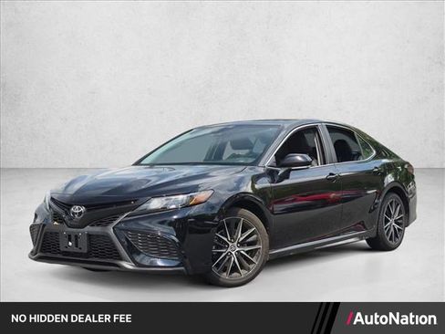 Used 2023 Toyota Camry SE FWD image 1