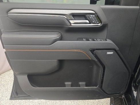 Used 2025 GMC Sierra 2500 AT4 w/ AT4 Premium Plus Package AWD/4WD image 13