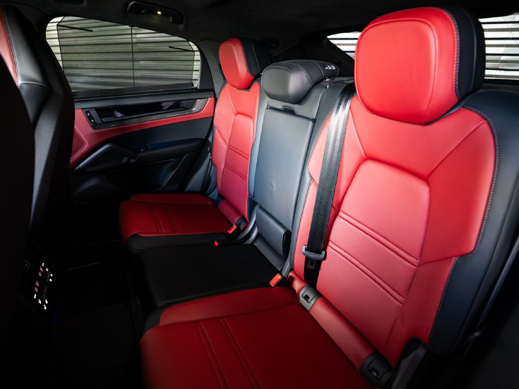 Certified 2025 Porsche Cayenne GTS AWD/4WD image 26
