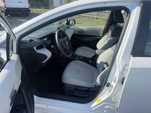 Used 2022 Toyota Corolla LE FWD image 23