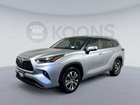 Used 2023 Toyota Highlander XLE FWD image 5