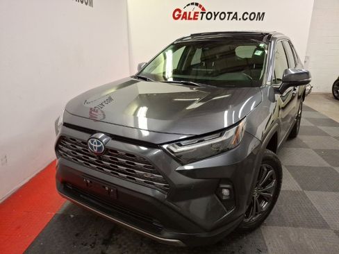 Used 2022 Toyota RAV4 Limited image 2