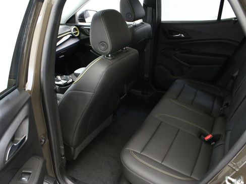 Used 2024 Chevrolet Trax ACTIV w/ Sunroof Package image 27