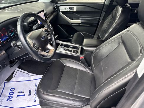 Used 2022 Ford Explorer Limited image 11