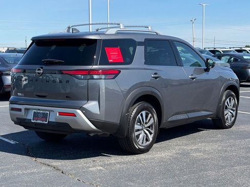 Used 2023 Nissan Pathfinder SL w/ Black Appearance Package FWD image 4
