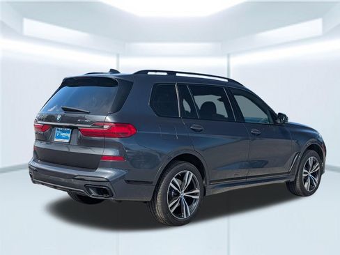 Used 2022 BMW X7 xDrive40i w/ M Sport Package AWD/4WD image 5