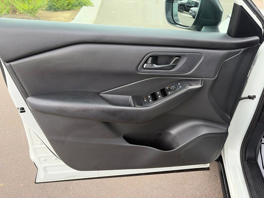 Used 2024 Nissan Rogue S AWD/4WD image 22
