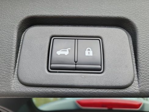 Used 2022 Nissan Rogue SV w/ SV Premium Package image 10