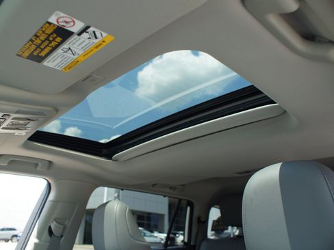 Used 2026 Toyota Highlander Limited AWD/4WD image 6