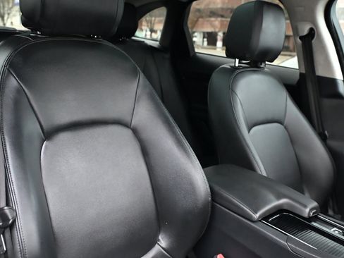 Used 2020 Jaguar F-PACE Premium image 31