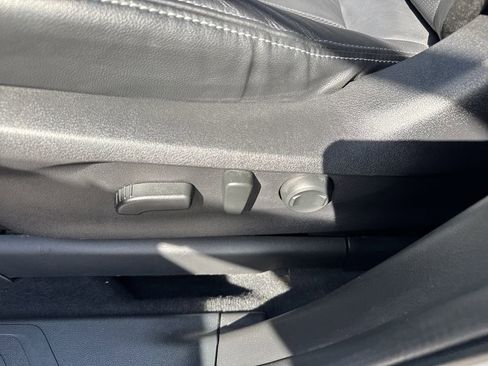 Used 2022 Subaru Ascent Limited image 16