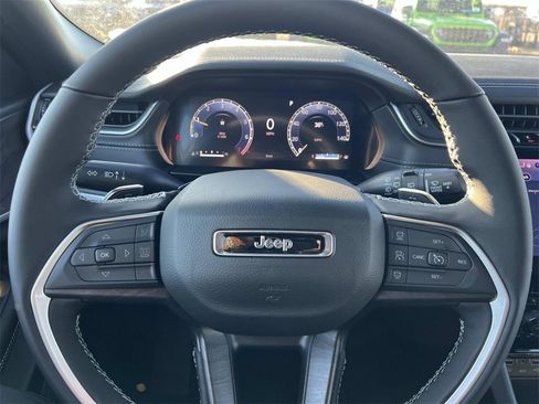 New 2025 Jeep Grand Cherokee L Limited w/ Black Appearance Package image 13