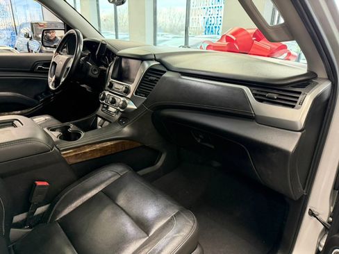 Used 2020 Chevrolet Suburban LT image 42