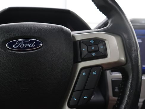 Used 2022 Ford F250 Lariat w/ Black Appearance Package AWD/4WD image 15