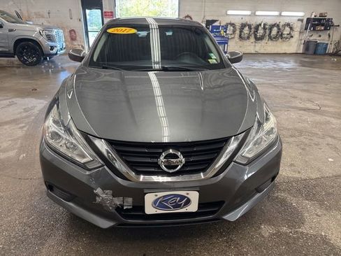 Used 2017 Nissan Altima 2.5 S w/ Power Driver Seat Package FWD image 2