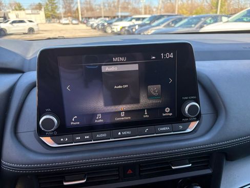 Used 2025 Nissan Rogue SV image 20