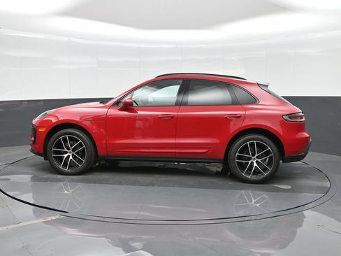 Certified 2024 Porsche Macan AWD/4WD image 2