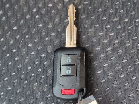 Used 2019 Mitsubishi Outlander ES image 35